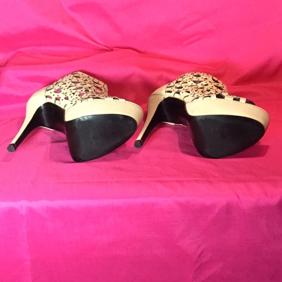 Cape Robin Booties - Picture 5 of 5